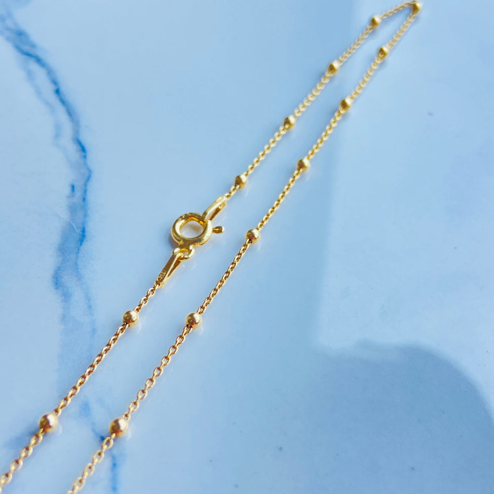 Gold chain necklace on a marble surface Gold ball linked cable chain necklaces women ladies queen gold plated golden 925 silver sterling silver premium jewellery jewelry affordable luxury best selling trending beauty Deep Shine Jewellery DSJ Your Time To Shine Cape Town exclusive craftsmaship South Africa ball and cable link 