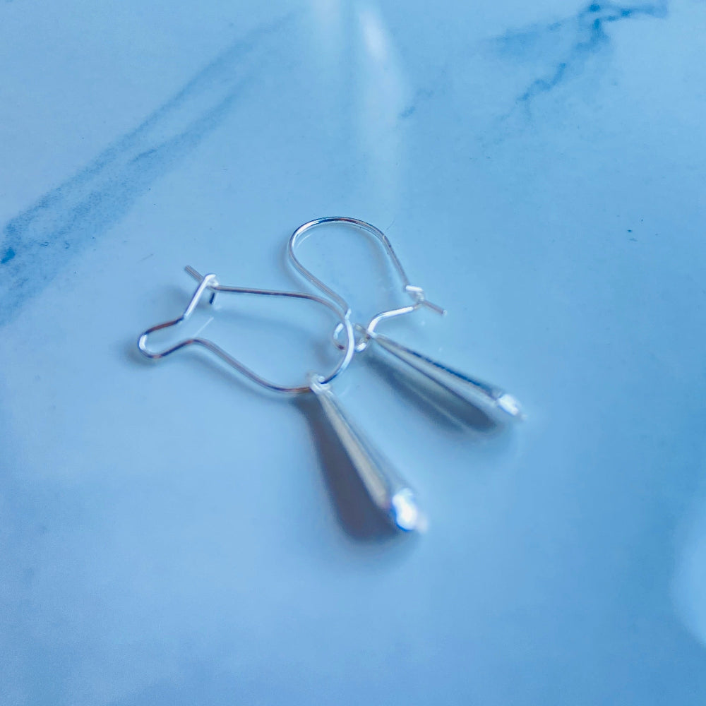 Pair of earrings on a white card with a blurred background silver teardrop earrings women ladies queens 925 silver sterling silver exclusive craftsmanship Deep Shine Jewellers jewellery jewelry dangle drop trending best seller shine bright Your Time To Shine DSJ