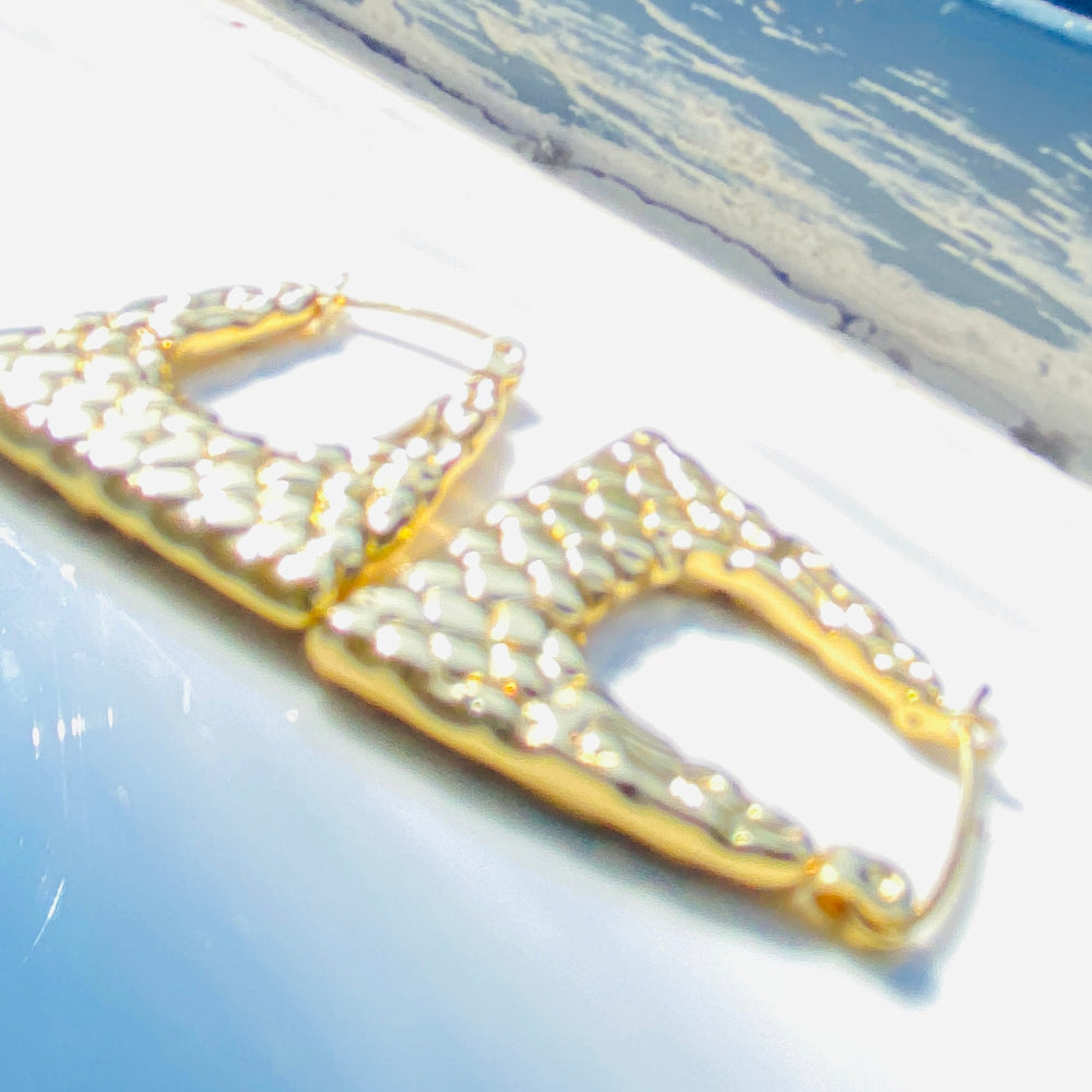 Decorative license plate with gold frame and white stones on a blue background Gold crown-shaped object on a white stand with a blurred outdoor background gold crocodile design earrings stainless steel exclusive Deep Shine Jewellers DSJ jewellery jewelry Your Time To Shine queens womens ladies kingdom