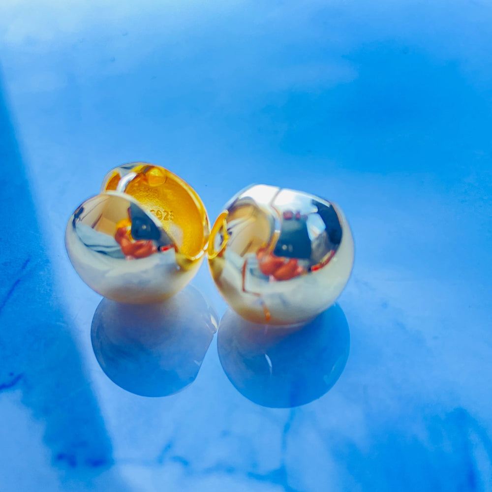 Gold earrings with a blue background gold dome silver earrings for queens ladies women 925 silver sterling silver exclusive craftsmanship Deep Shine Jewellers DSJ Your Time To Shine golden affordable luxury jewellery jewelry 