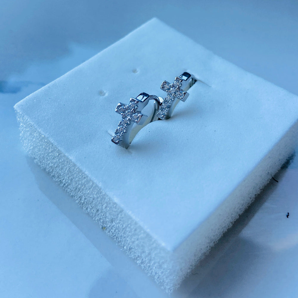 Silver earring on a white stand with a blurred background white gold/silver crossed ice earrings cubic zirconia diamonds sleeper hoop Deep Shine Jewellers Jewellers jewelry DSJ. exclusive affordable jewellery Your Time To Shine 925 silver sterling silver 