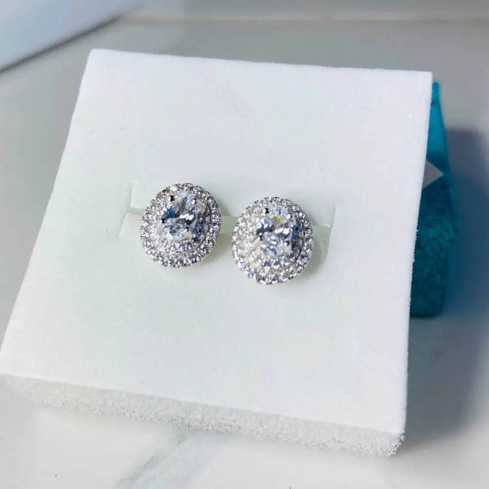 Dazzling oval halo stud earrings in white gold silver with silver flooded shine