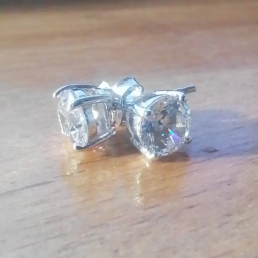 Deep Shine Silver Cubic Claw Earrings with brilliant-cut diamond or cubic zirconia studs