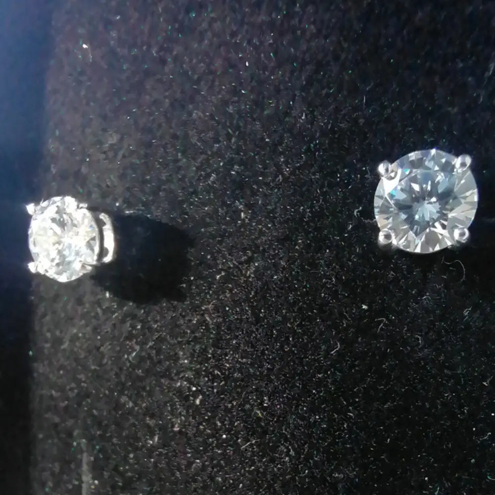 Deep Shine Silver Cubic Claw Earrings featuring round brilliant-cut diamond stud earrings