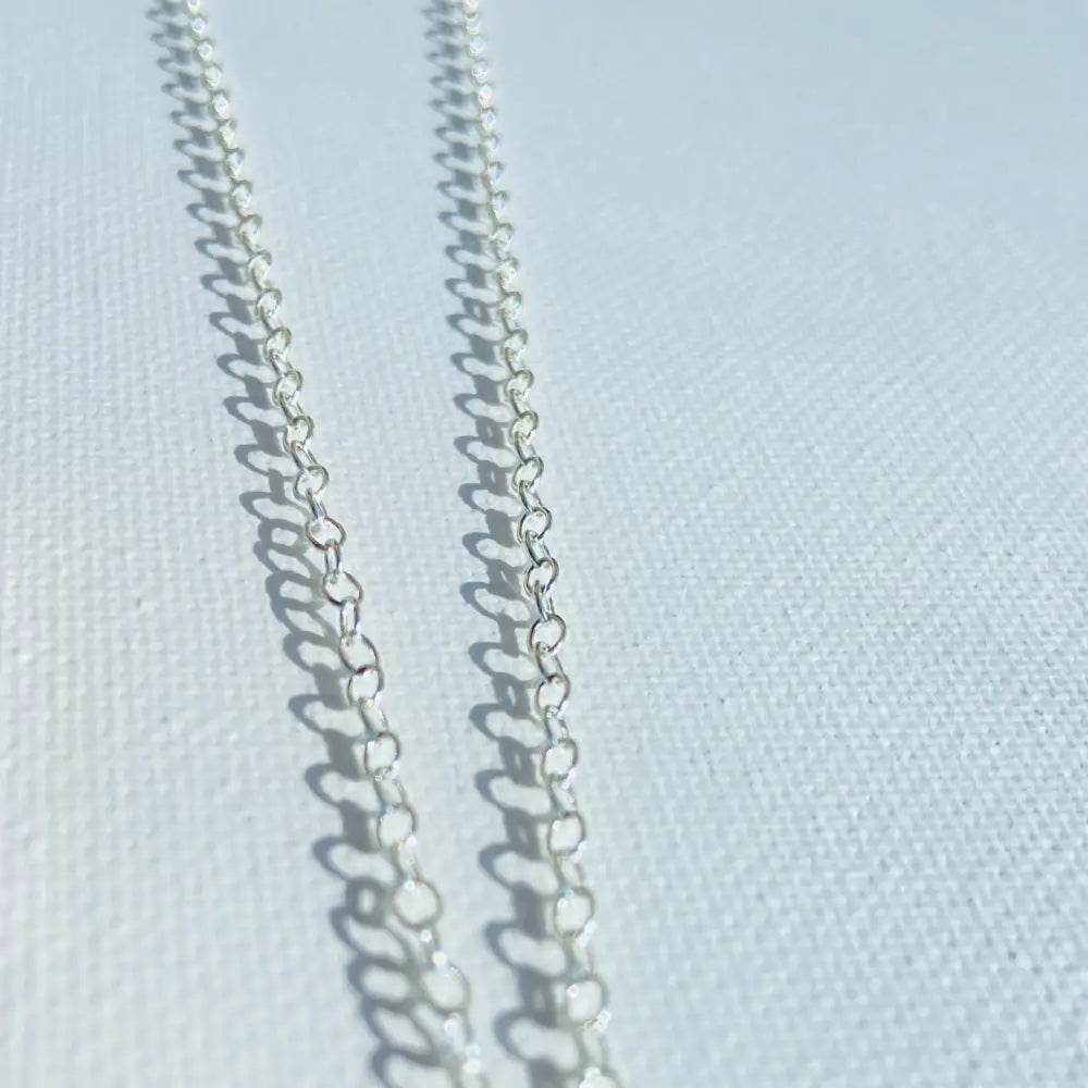 Silver chains with interconnected oval links for the Radiant White Gold Dancing Eye Necklace. Jewellery silver jewellery Deep Shine Jewellers