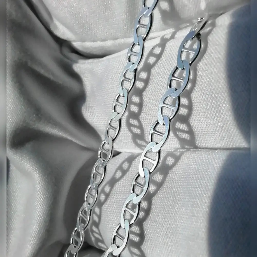 Silver Mariner chain featuring two polished silver Mariner links for a stylish look. jewellery silver jewellery