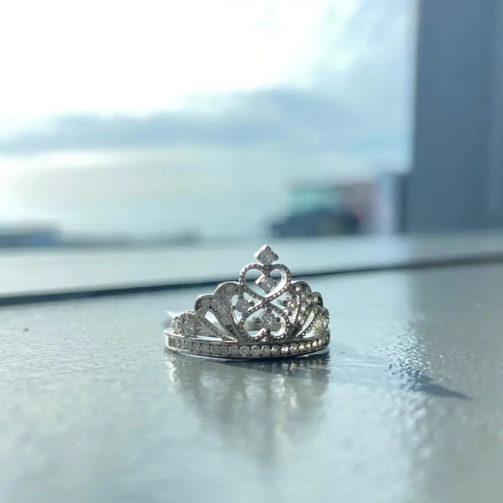 Silver Deep Shine Queen Crown Ring featuring intricate heart and scrollwork designs with gemstones