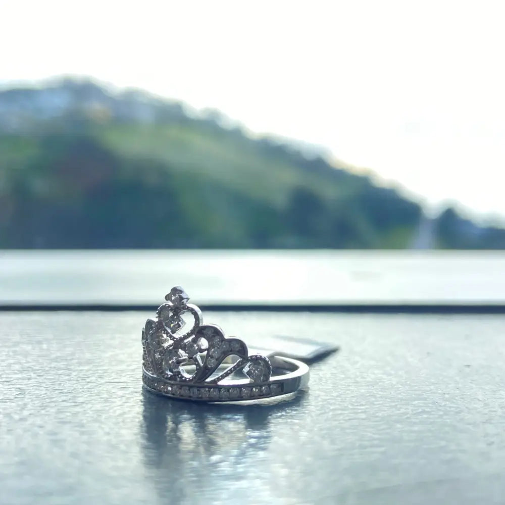 Silver Deep Shine Queen Crown Ring featuring a tiara-shaped design with small gemstones