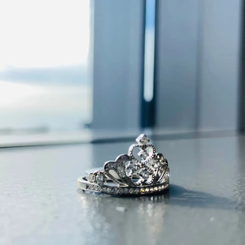 Silver Deep Shine Queen Crown Ring featuring a crown-shaped design with clear gemstones