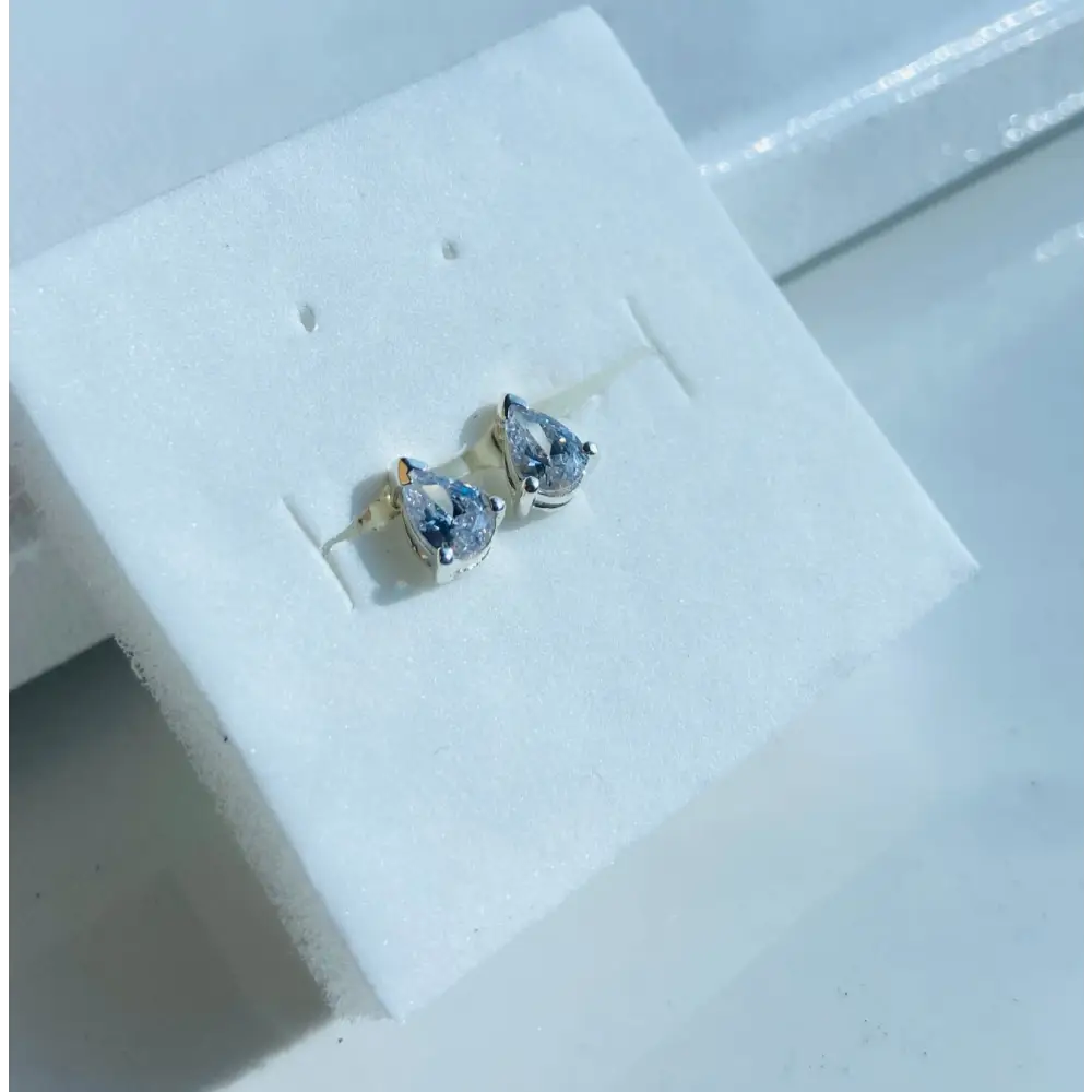 Sparkling teardrop-shaped stud earrings with clear gemstones in white gold silver set